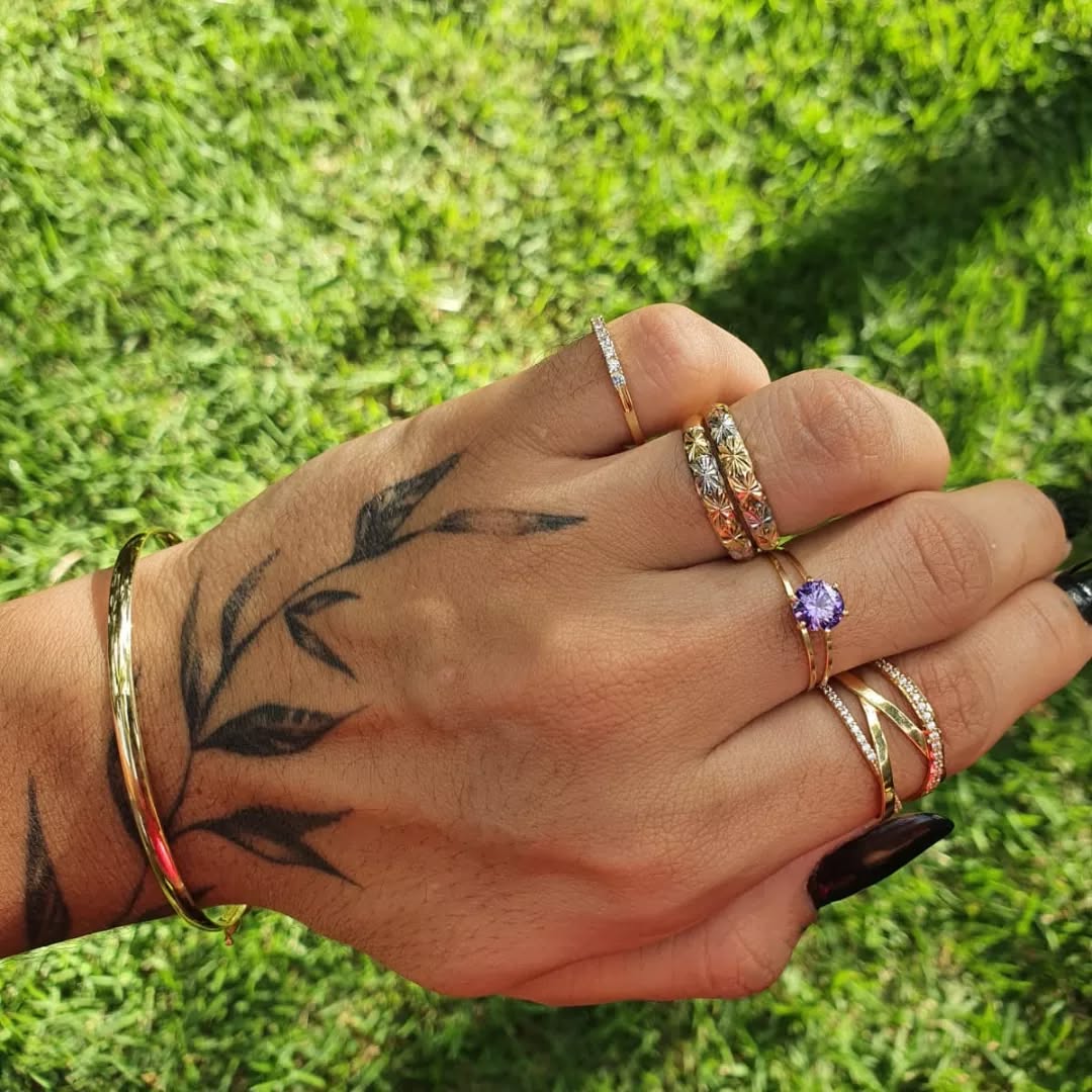 Anéis e pulseira de ouro