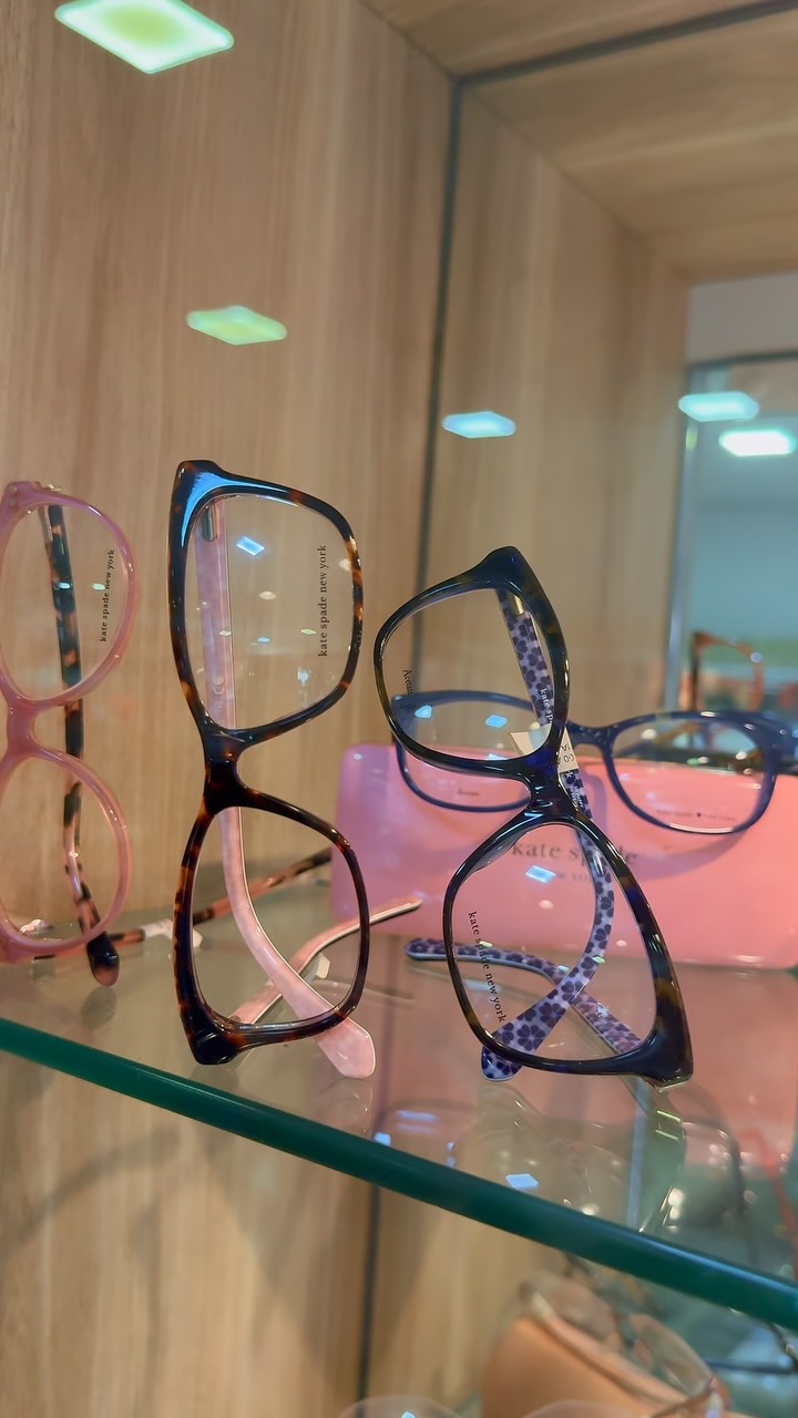 Armações Kate Spade New York na vitrine